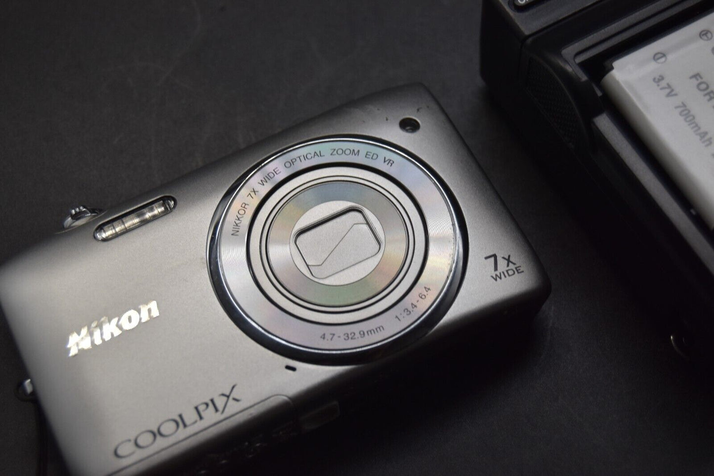 Nikon COOLPIX S3500 Silver 20.0MP Compact Digital Camera From JAPAN 【MINT-】3253