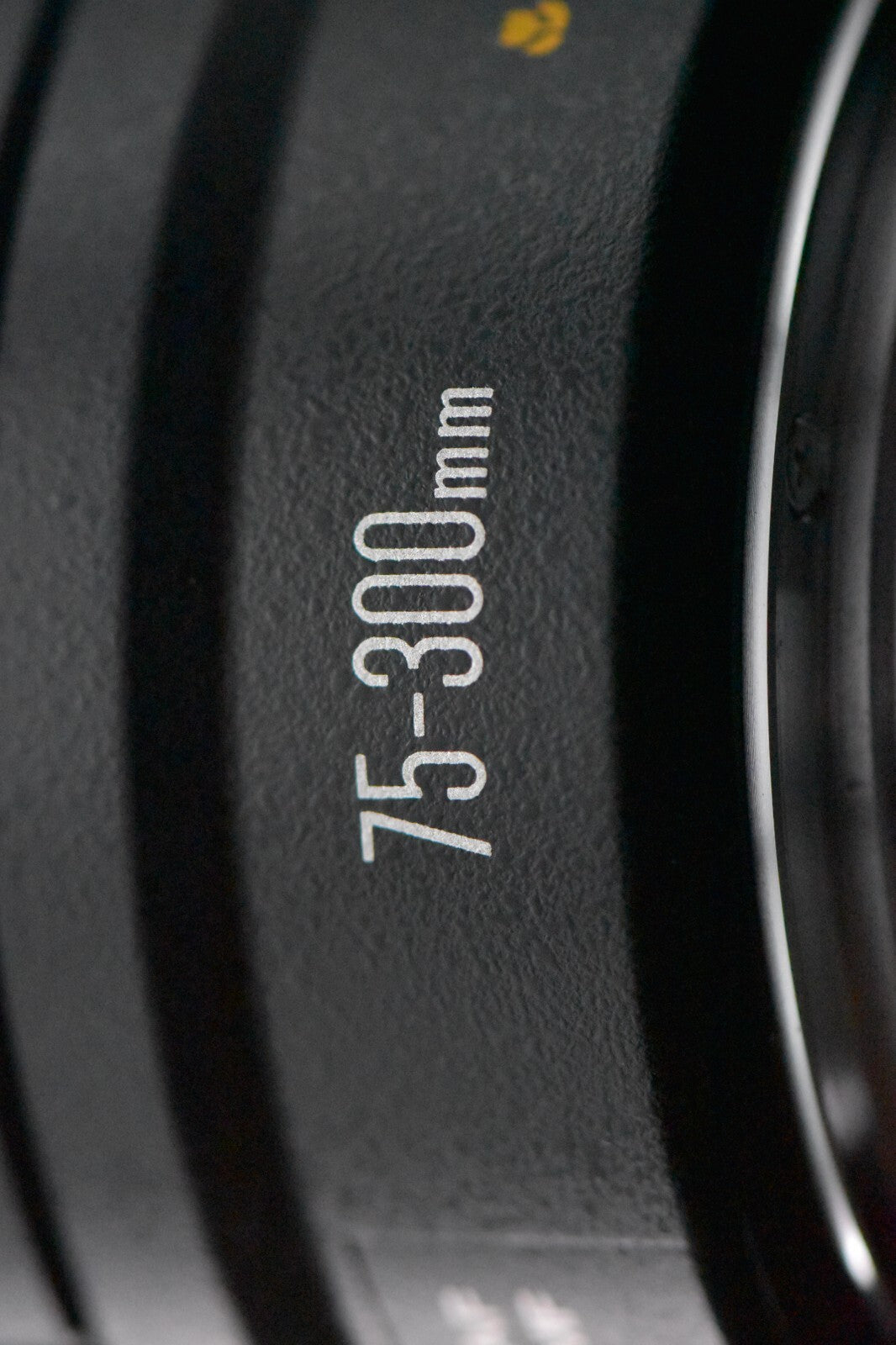[1 Yr Warranty] Canon EF 75-300mm f/4-5.6 IS USM Telephoto Zoom Lens 6828