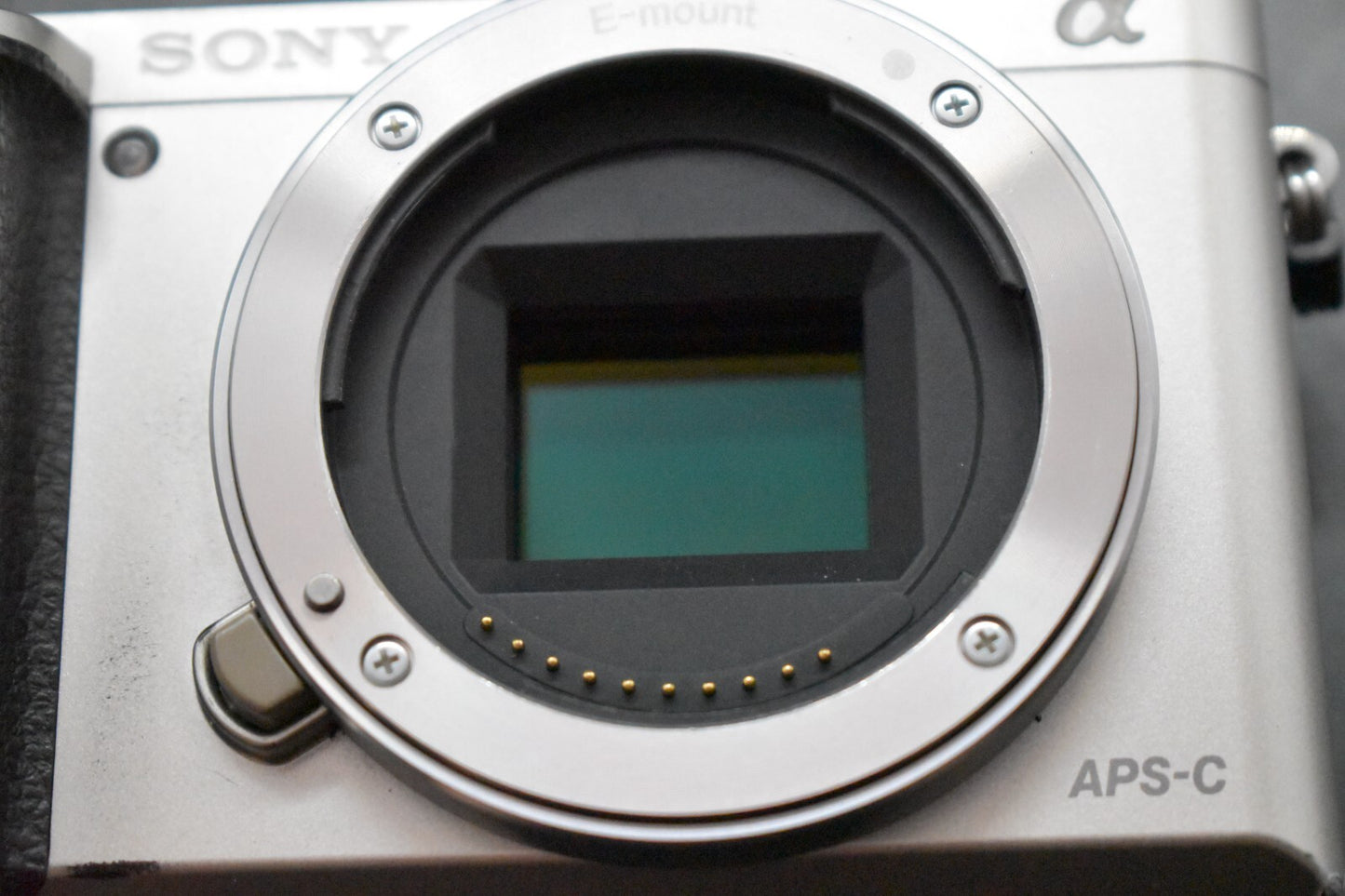 [1 Yr warranty] Sony a6000 Digital Mirrorless Camera with Lens Silver 6621