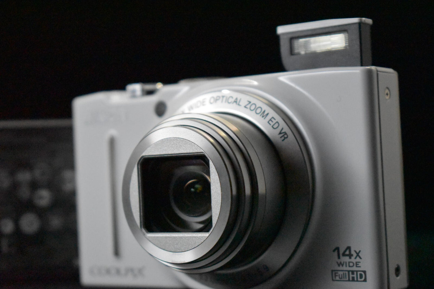 [1 Yr Warranty] Nikon COOLPIX S8200 White Digital Camera Compact Japan 6586