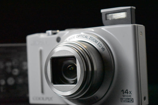 [1 Yr Warranty] Nikon COOLPIX S8200 White Digital Camera Compact Japan 6586