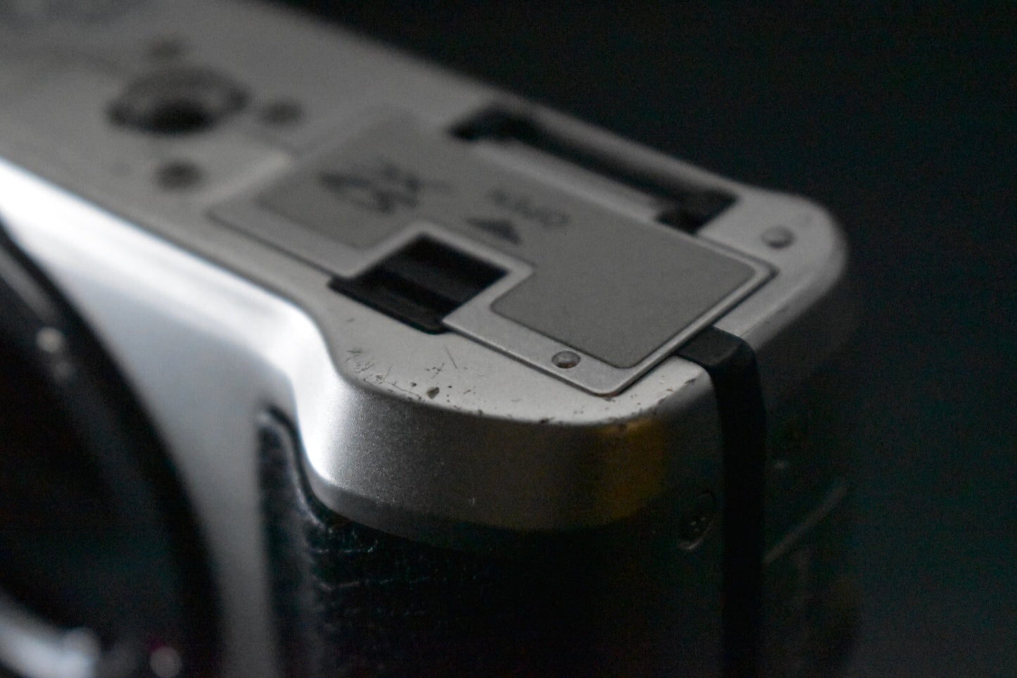[1 Yr Warranty] Olympus PEN E-PL2 Digital Camera Body with Lens Silver 6075