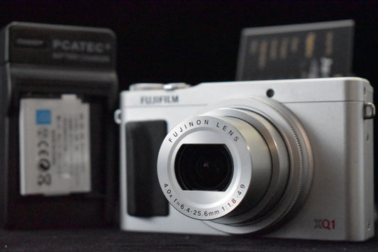 [1 Yr warranty] Fujifilm XQ1 Compact Digital Camera Point and Shoot Silver 5706