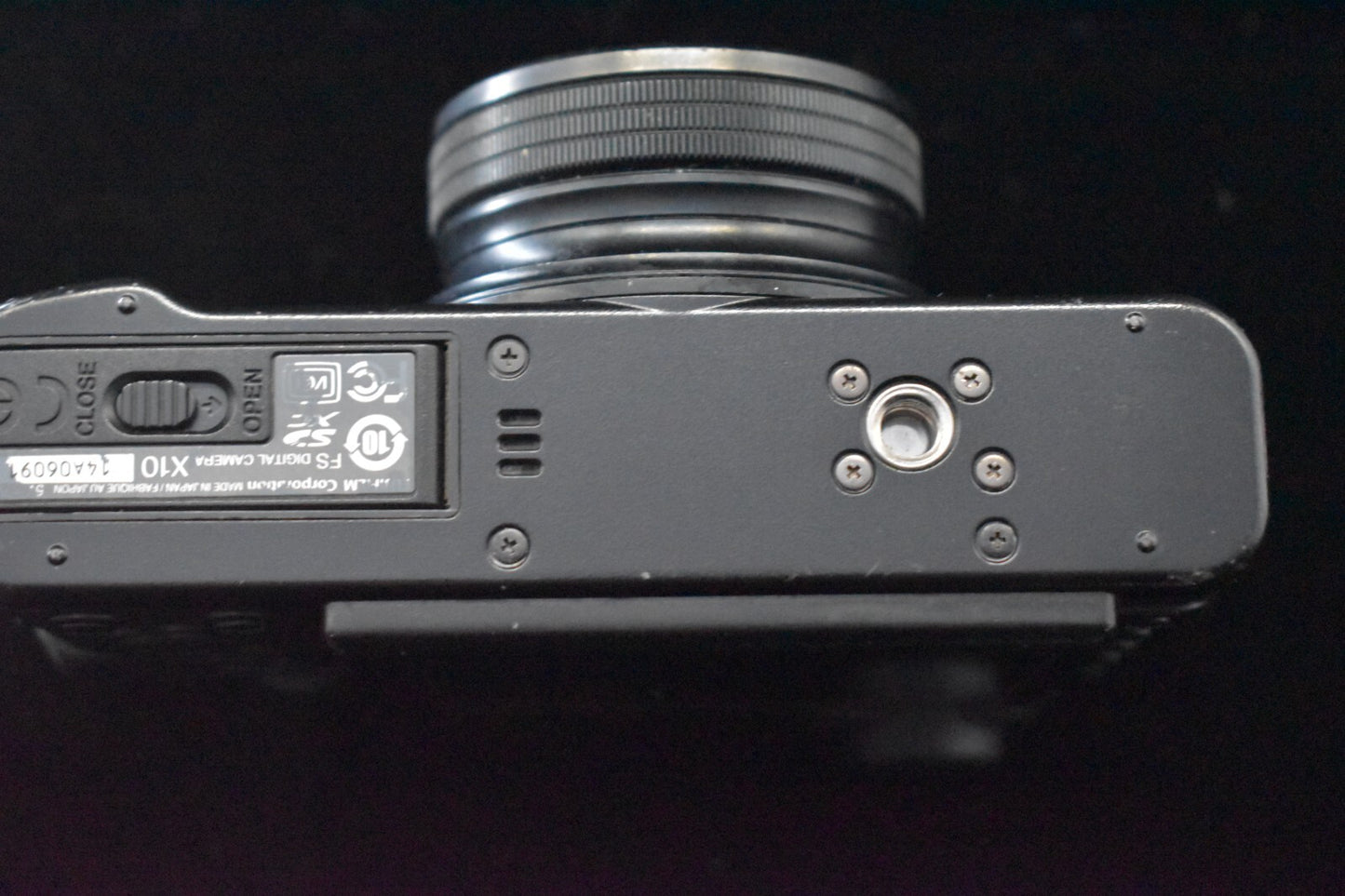 [1 Yr Warranty] Fujifilm X10 Black pPoint and Shoot Compact Digital Camera 6676