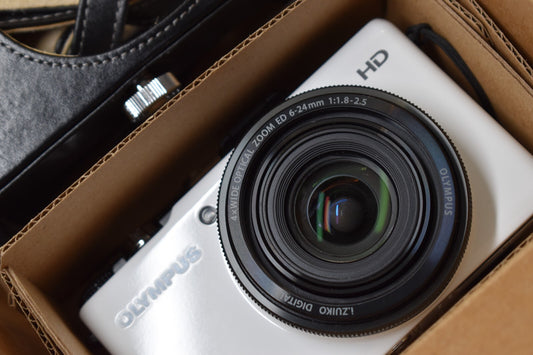 [1 Yr Warranty] Olympus XZ-1 Point and Shoot Digital Camera White 6156