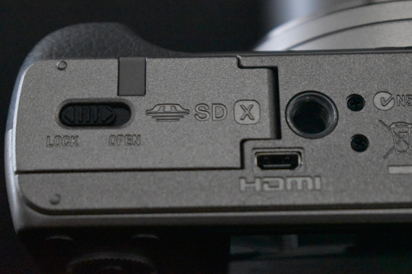 [1 Yr Warranty] SONY Cyber-Shot DSC-HX50V 20.4MP 30X Zoom Digital Camera 6212