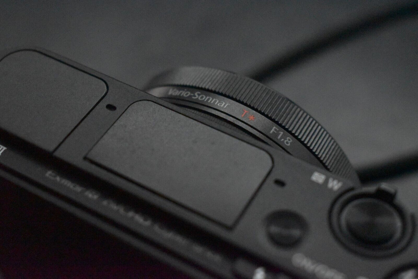 [1 Yr Warranty] Sony CyberShot DSC-RX100 III M3 Point Shoot Digital Camera 6819