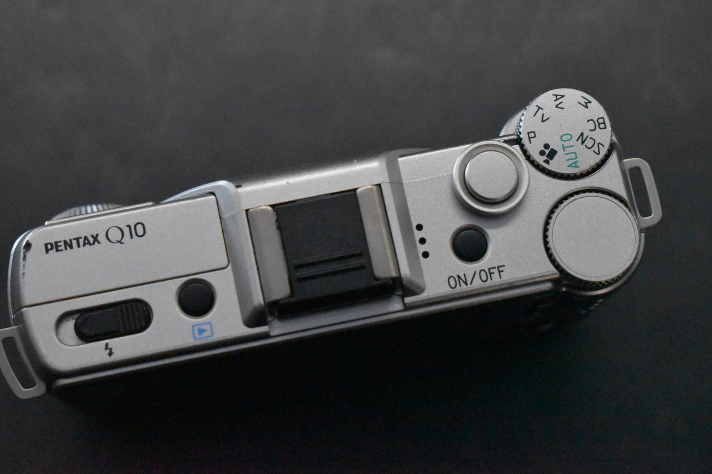 [1 Yr warranty] PENTAX Q10 Mirrorless Digital Camera Silver with Lens 6220