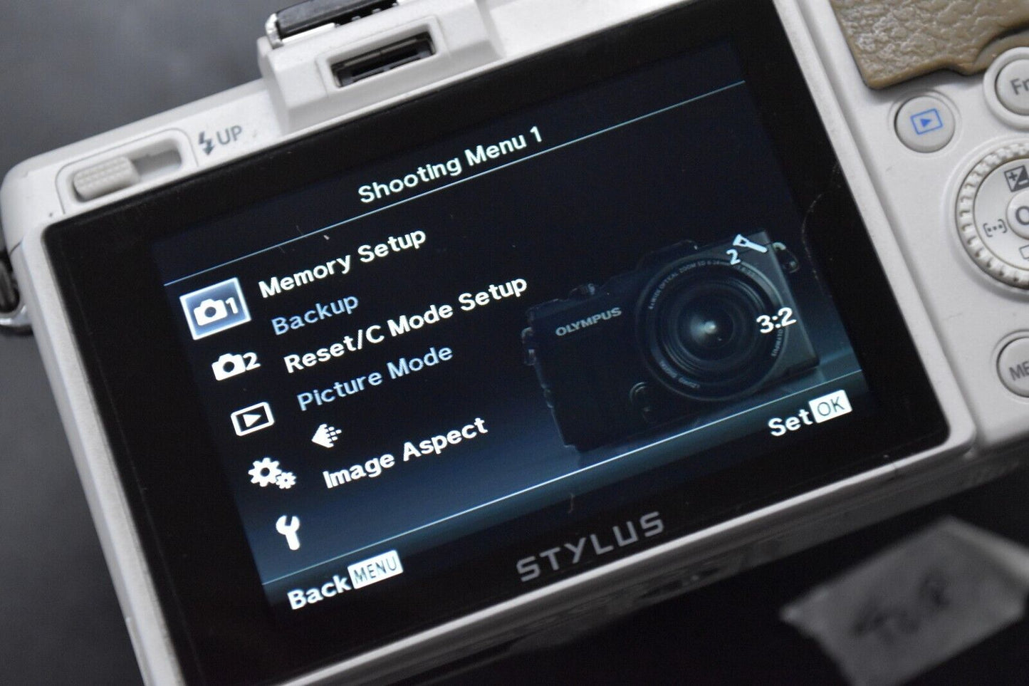 OLYMPUS STYLUS XZ-2 12.0MP White DIGITAL CAMERA From JAPAN 【NEAR MINT】 4018