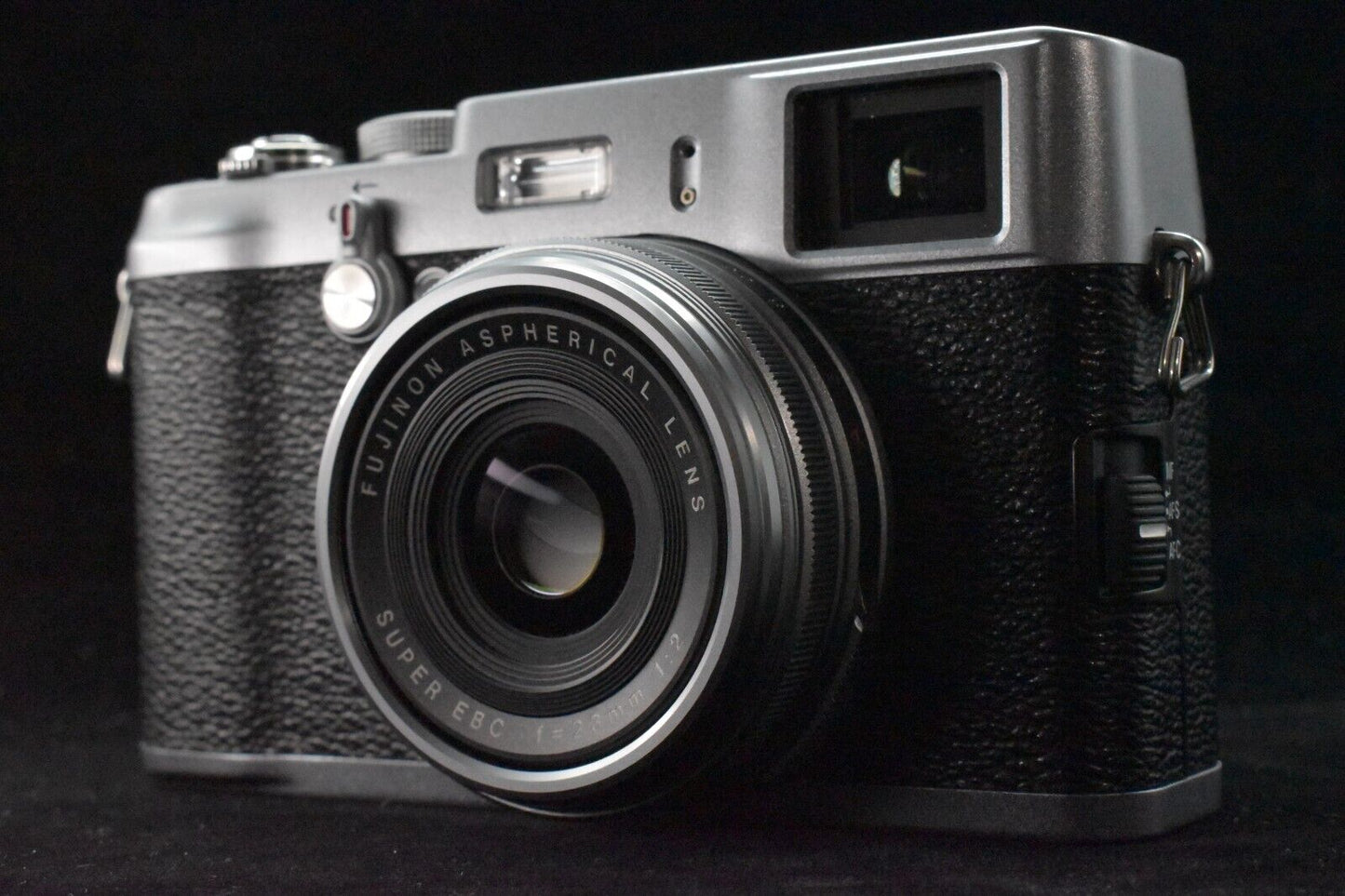 Fujifilm FinePix X Series X100 12.3MP Silver Digital Camera JAPAN [MINT- ] 5273