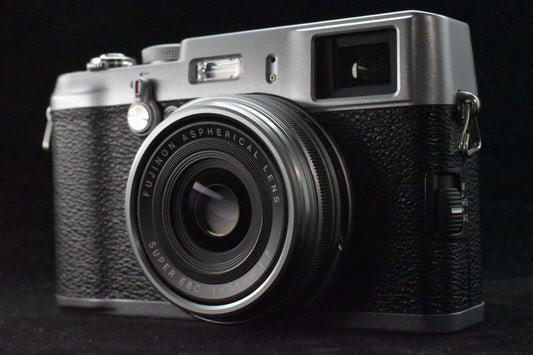 Fujifilm FinePix X Series X100 12.3MP Silver Digital Camera JAPAN [MINT- ] 5273