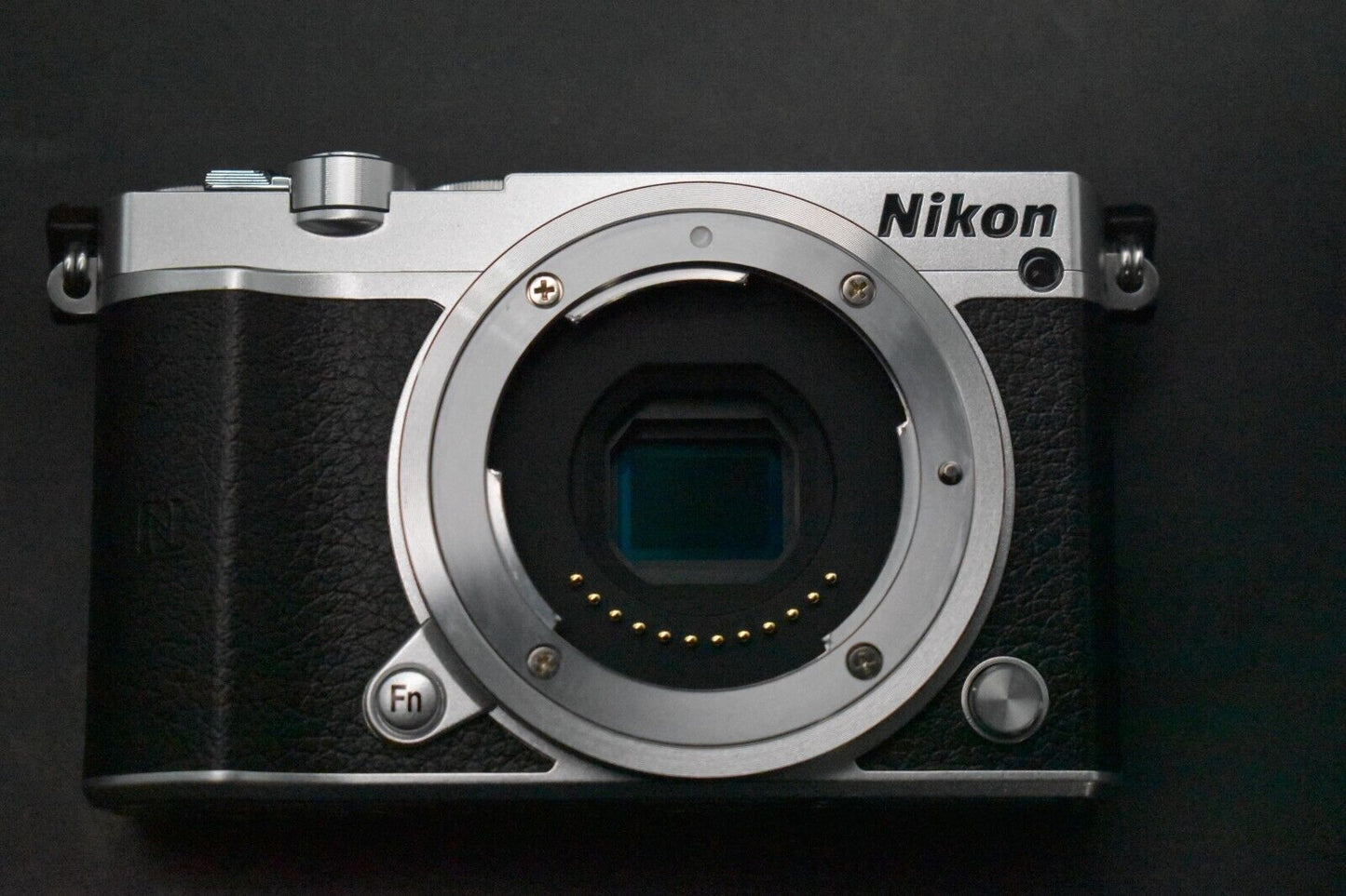 Nikon 1 J5 DSLR Mirrorless Digital Camera with Lens Silver [MINT- SC 1069] 5389