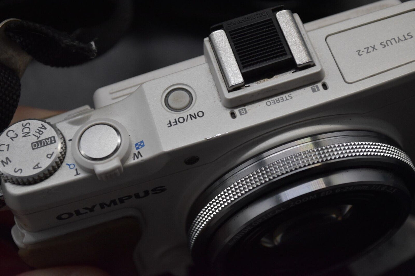 OLYMPUS STYLUS XZ-2 12.0MP White DIGITAL CAMERA From JAPAN 【NEAR MINT】 4018