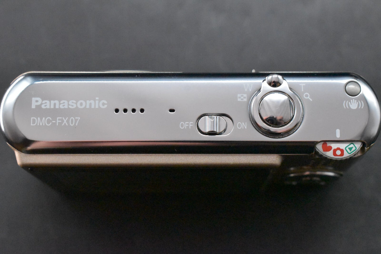 [1 Yr Warranty] Panasonic Lumix DMC-FX07 Compact Digital Camera 7.2MP Gold 6426