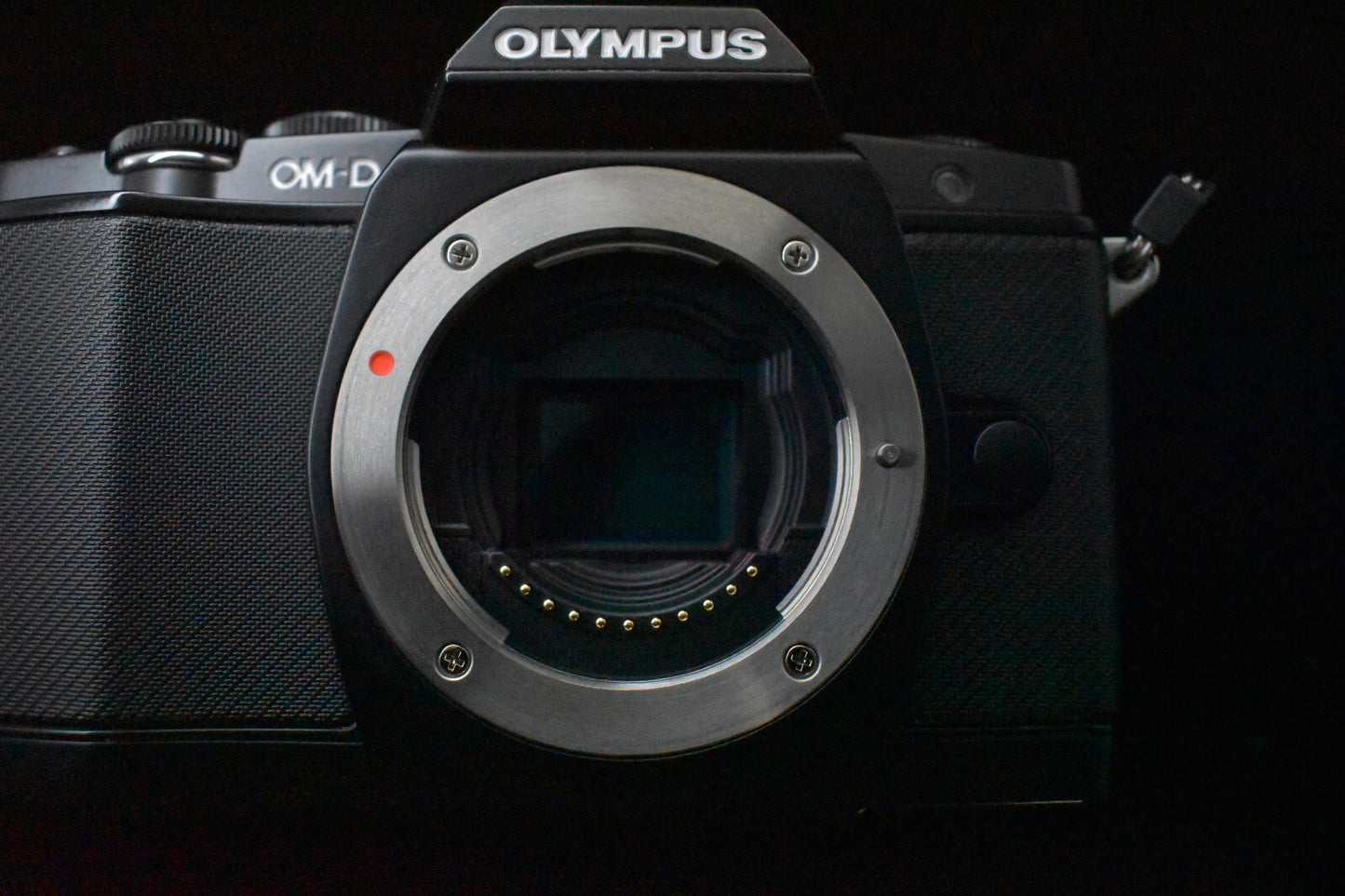[1 Yr warranty] Olympus OM-D E-M5 Mirrorless Digital Camera with Lens Black 6683