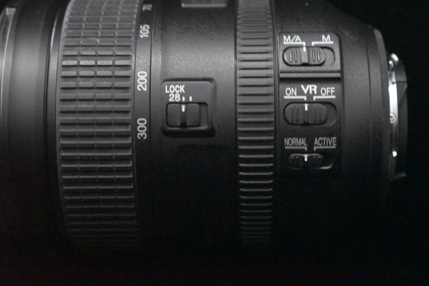 [1 Yr warranty] Nikon AF-S FX NIKKOR 28-300mm F/3.5-5.6G ED VR Zoom Lens 6831