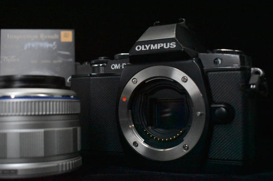 [1 Yr warranty] Olympus OM-D E-M5 Mirrorless Digital Camera with Lens Black 6702