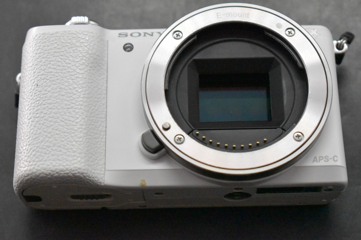 [1 Yr Warranty] Sony Alpha a5100 Mirrorless Digital Camera with Lens White 6514