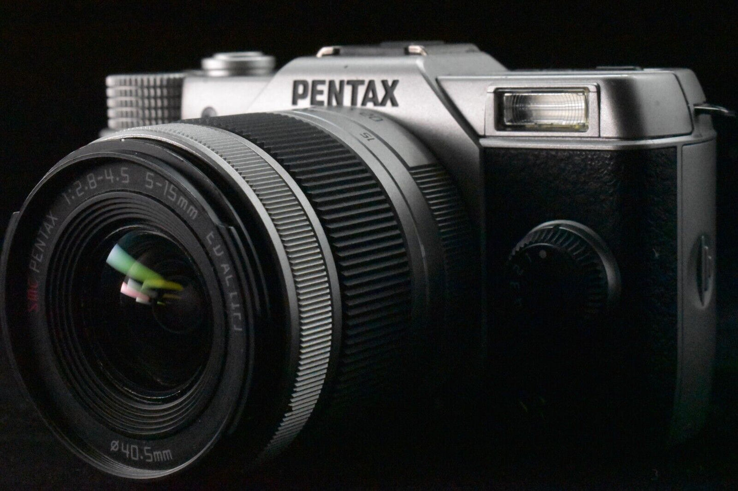 Pentax Q7 Silver Digital Mirrorless camera with 5-15mm Lens [N MINT SC 990] 5316