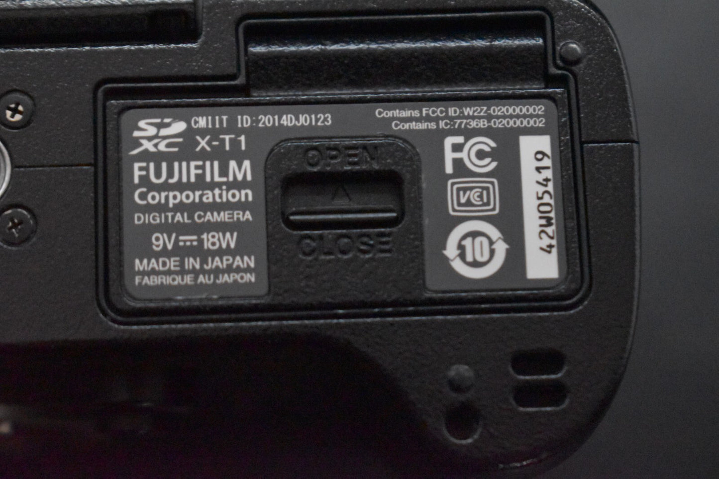 [1 Yr warranty] Fujifilm X-T1 16.3MP Mirrorless Digital Camera Black 6177