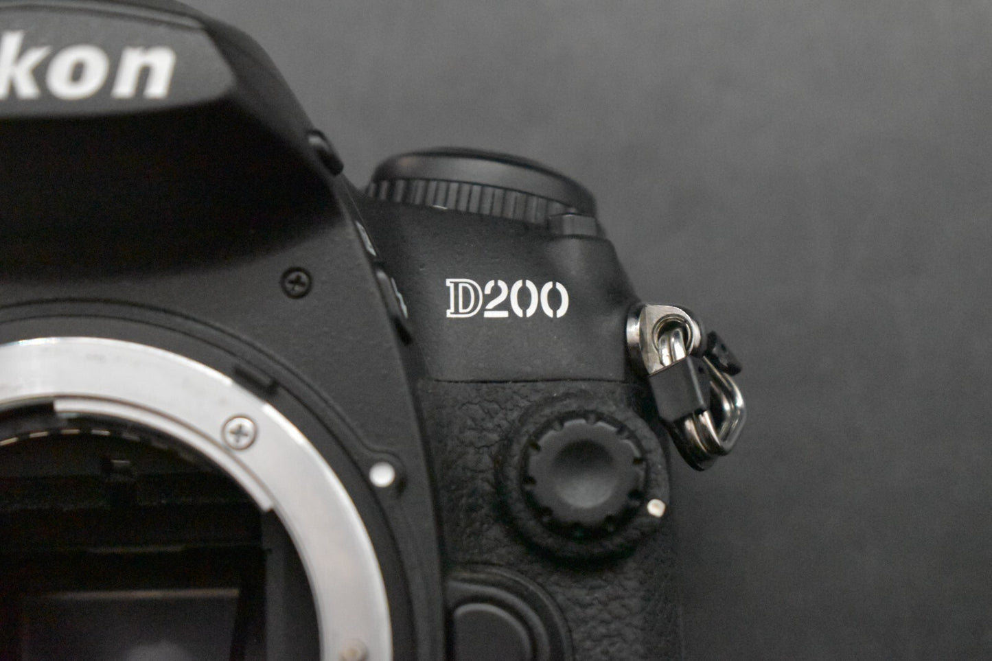 [1 Yr warranty] Nikon D200 10.2MP Digital SLR Camera Black Body Battery 6323