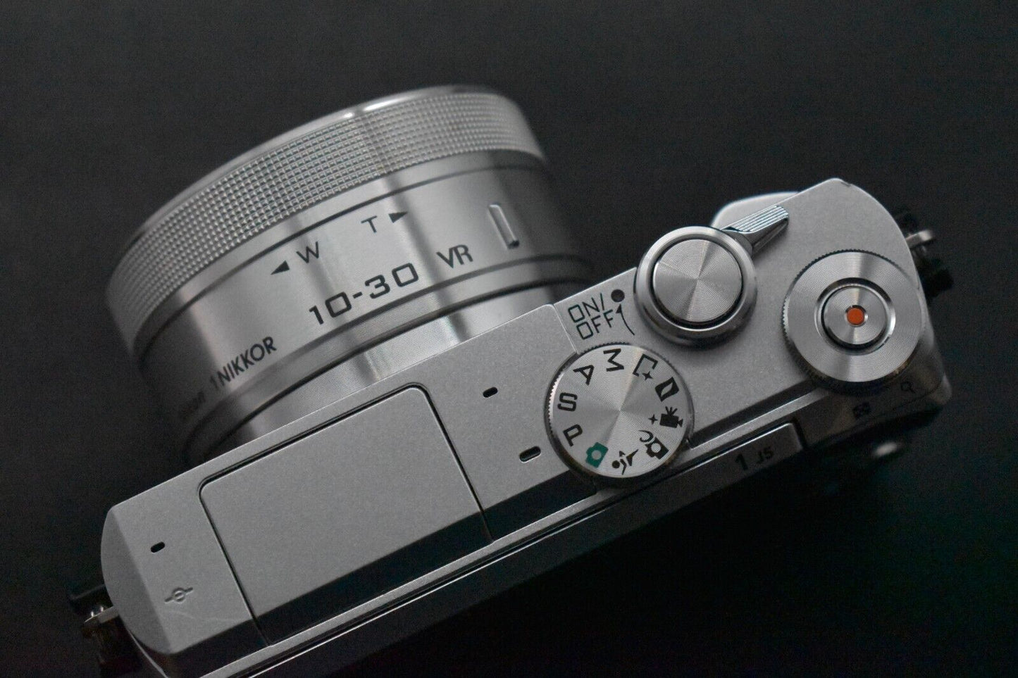 Nikon 1 J5 DSLR Mirrorless Digital Camera with Lens Silver [MINT- SC 1069] 5389