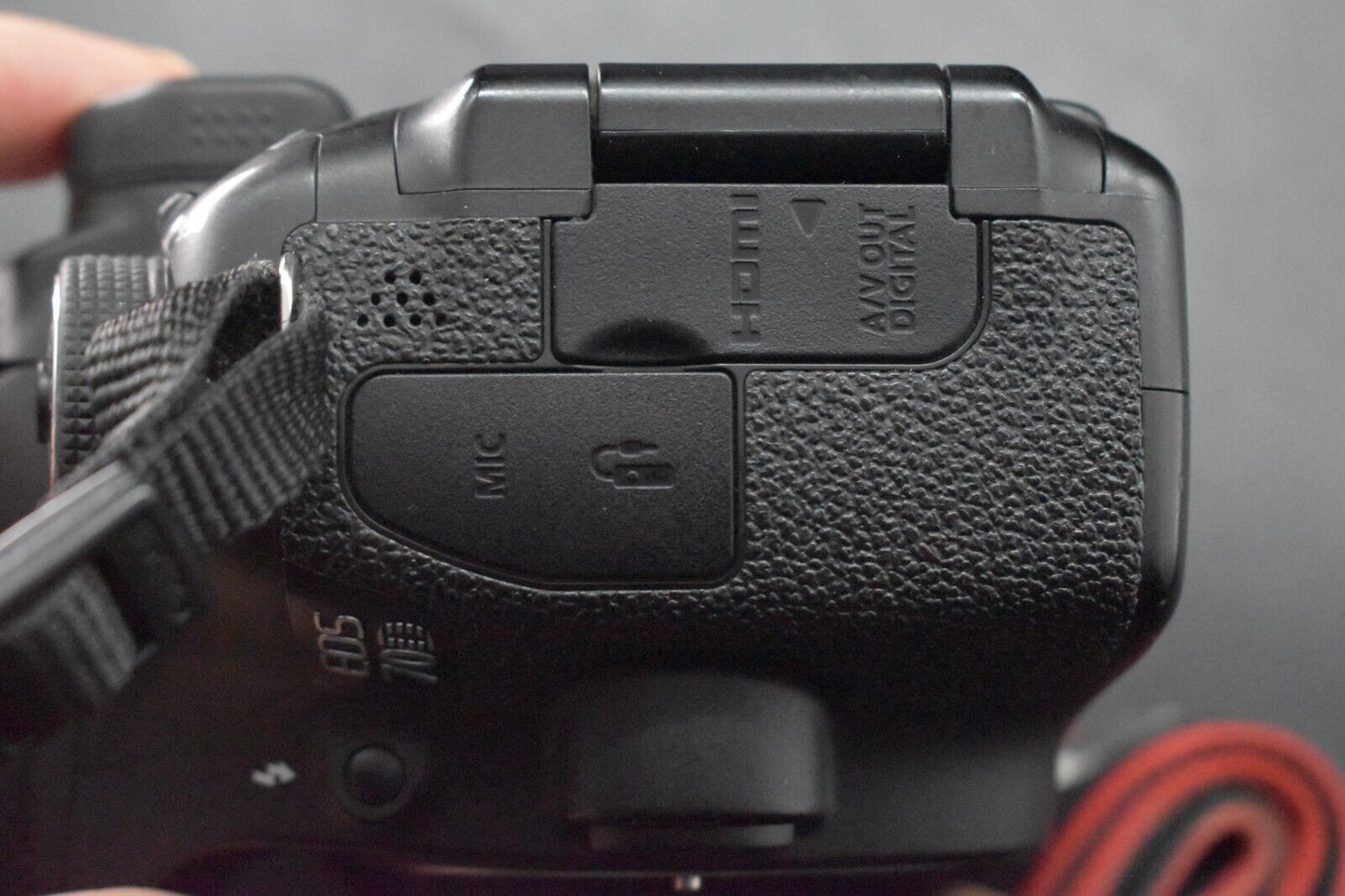 Canon EOS 70D 20.2MP Digital SLR Camera Body JAPAN [ALMOST MINT SC 15%] #5401