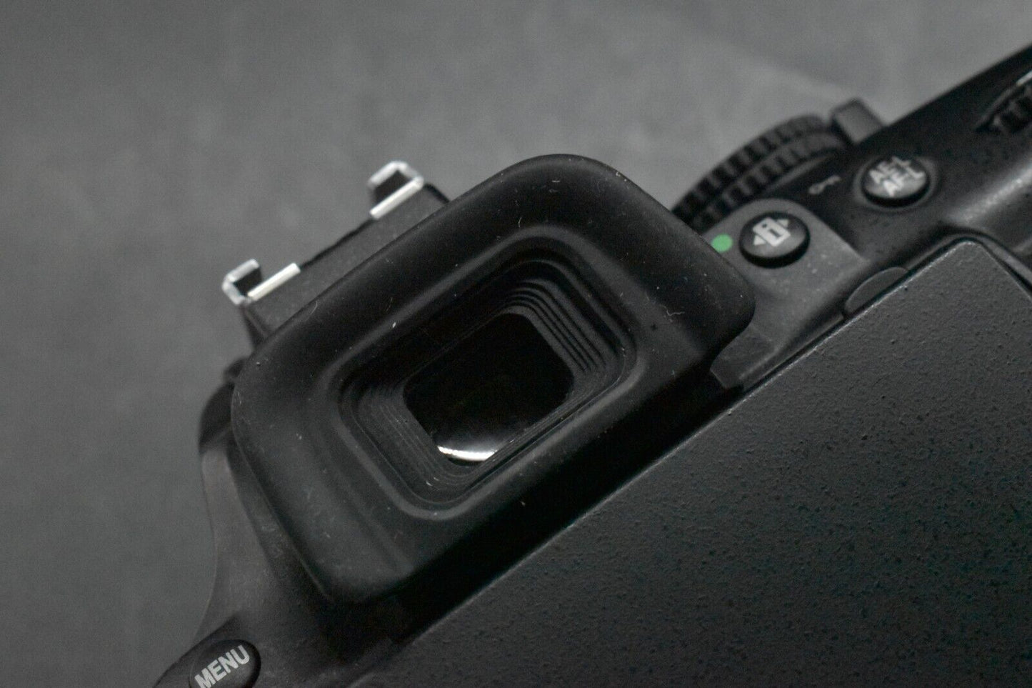 Appareil photo numérique 24,1 mégapixels Nikon D5200 boîtier noir avec 18-55 ...