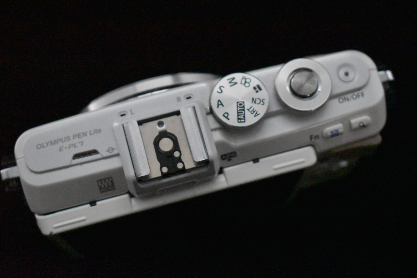 [1 Yr Warranty] Olympus PEN E-PL7 Digital Camera White with 14-42mm Lens 6752