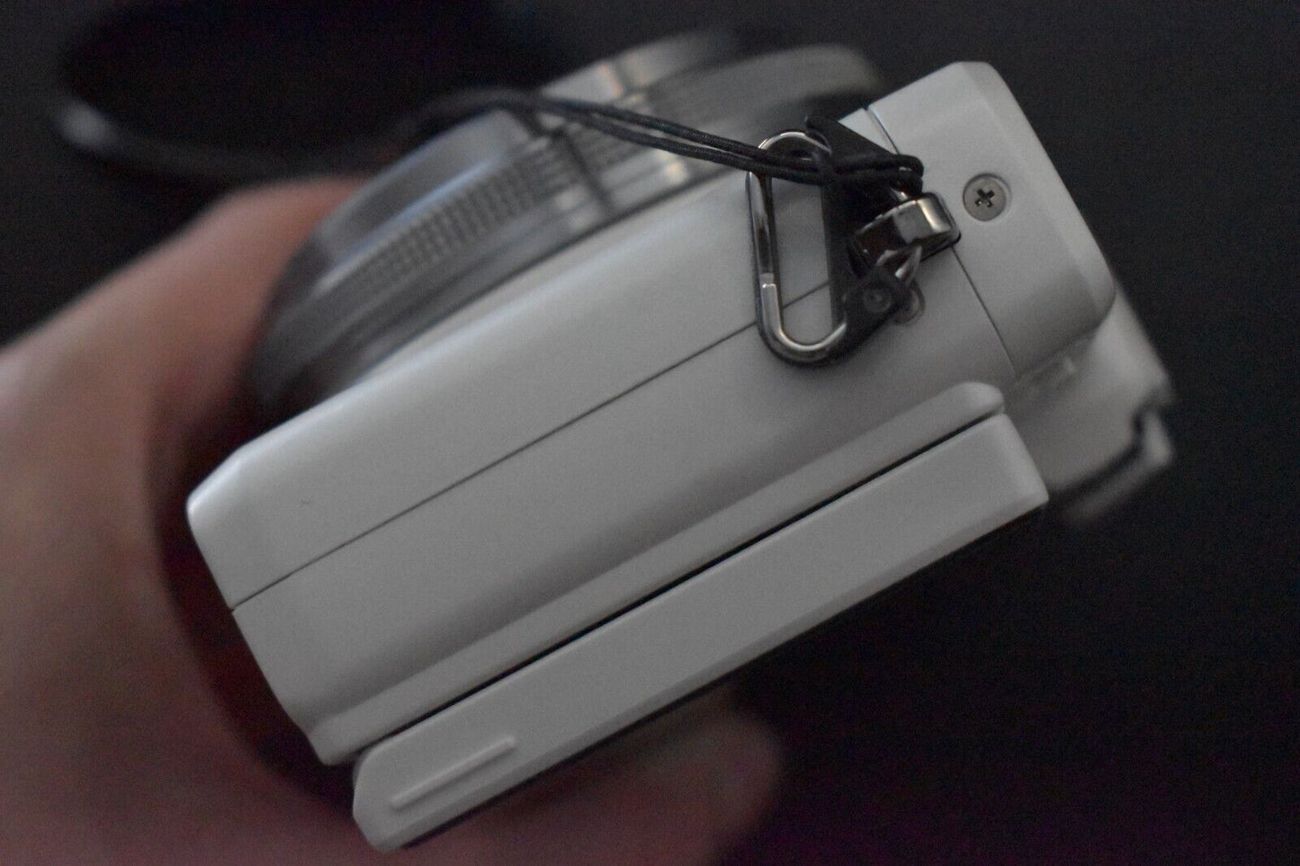 [1 Yr Warranty] Olympus STYLUS XZ-2 12.0MP Point Shoot Digital Camera White 5657