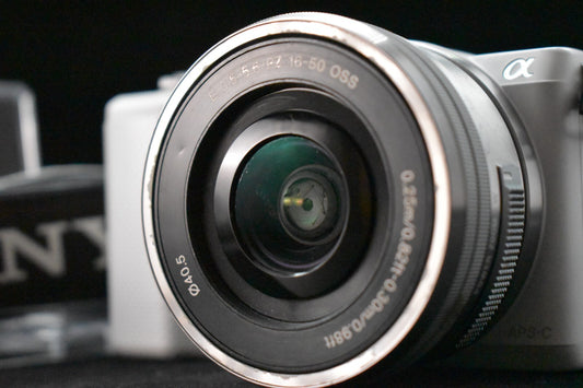 [1 Yr Warranty] Sony Alpha a5000 Mirrorless Digital Camera with Lens White 6499