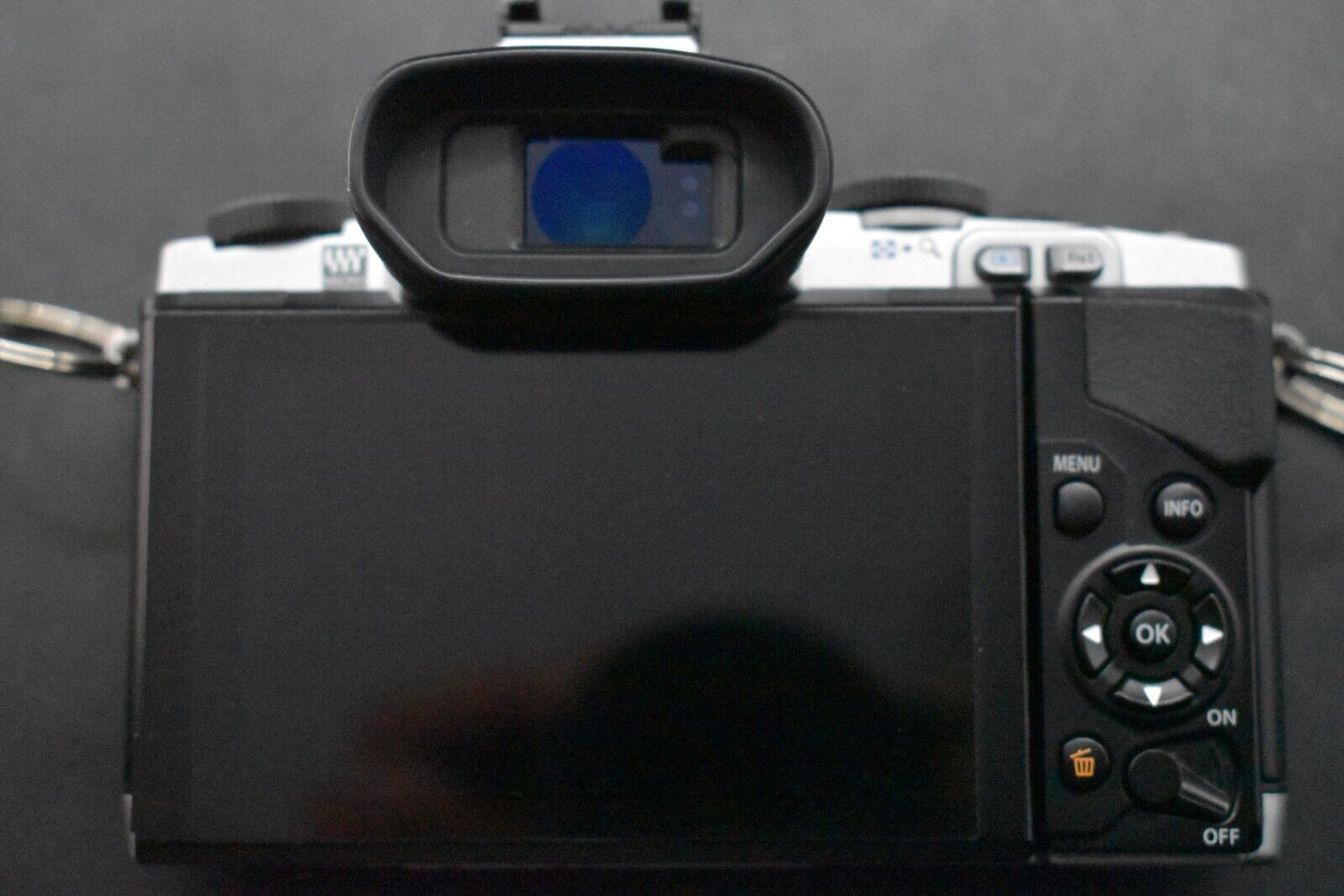 [1 Yr Warranty] Olympus OMD E-M5 Mirrorless Digital Camera with Lens Silver 5830