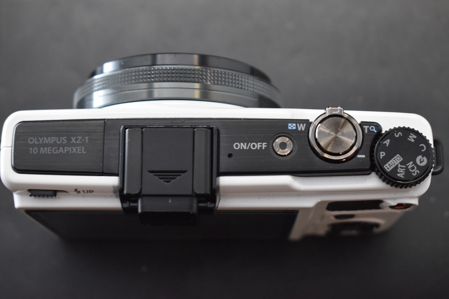 [1 Yr Warranty] Olympus XZ-1 Point and Shoot Digital Camera White 6156
