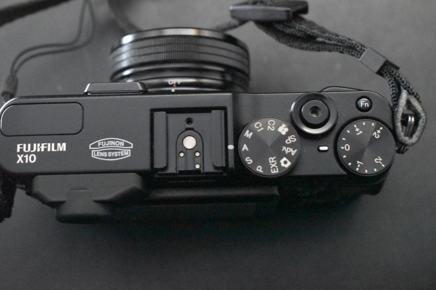[1 Yr Warranty] Fujifilm X10 Black pPoint and Shoot Compact Digital Camera 6284