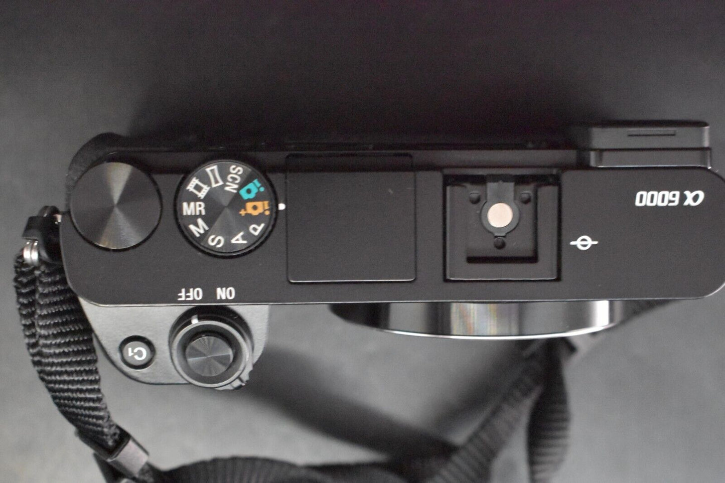 [1 anno di garanzia] Fotocamera digitale mirrorless Sony alpha a6000 con...