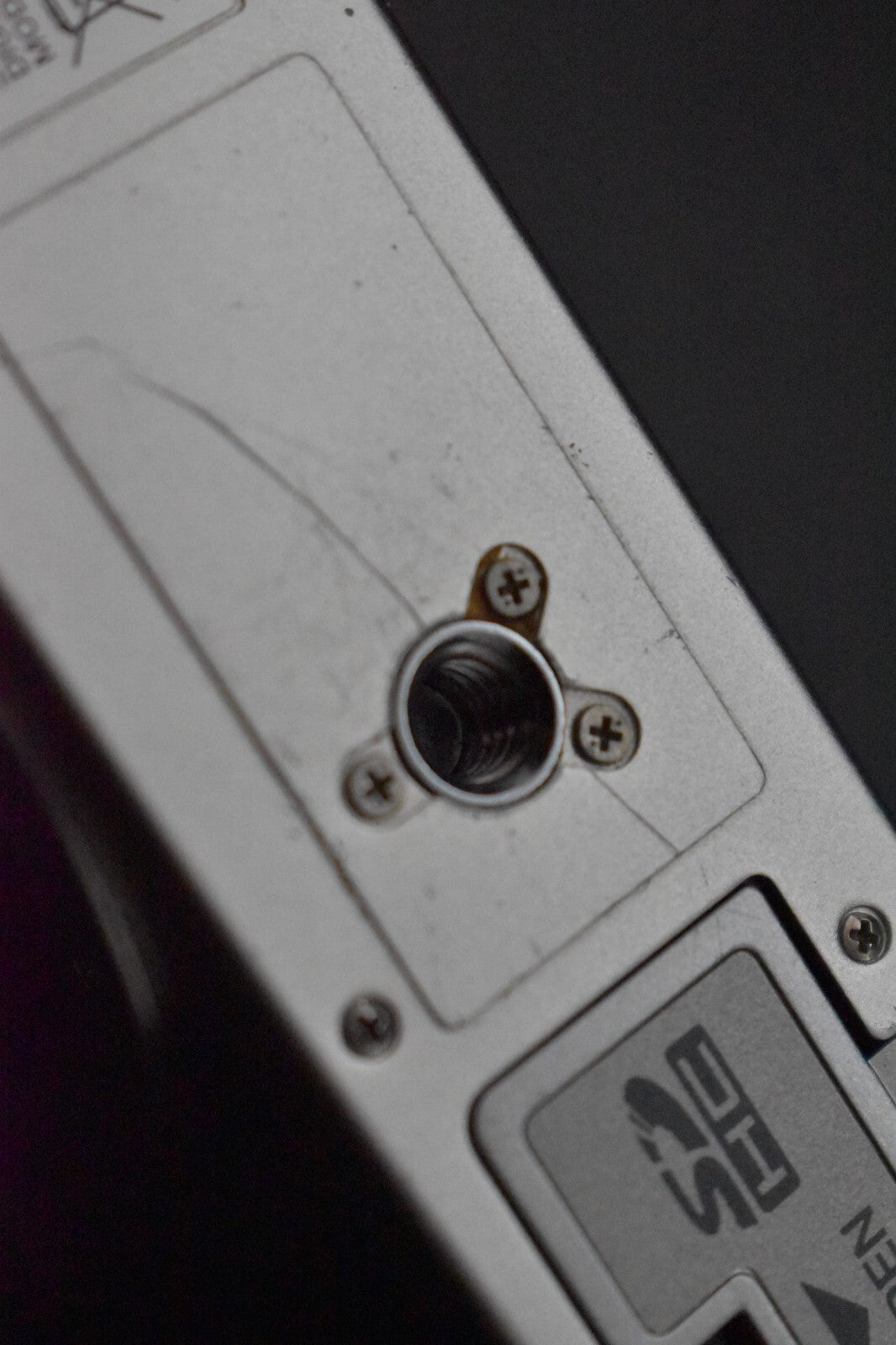 [1 Yr Warranty] Olympus Pen E-P1 Silver 12.3MP Digital Camera With Lens 6063