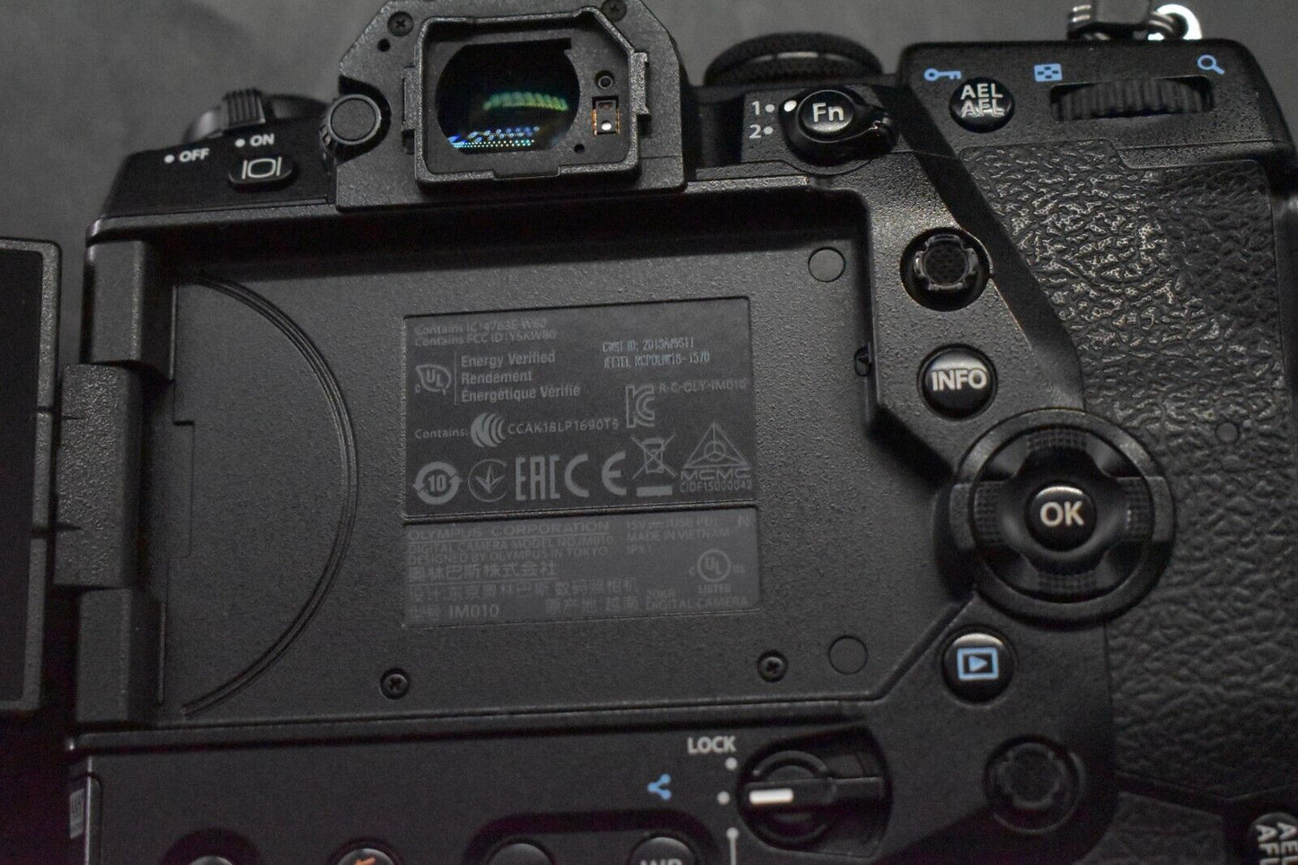 [1 Yr warranty] Olympus OM-D E-M1X 20.4MP Digital SLR Camera 5807