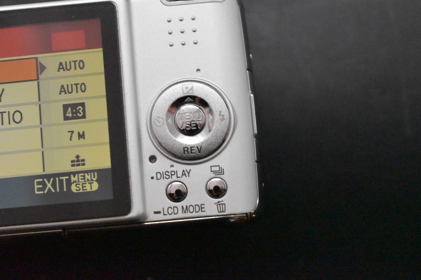 [1 Yr Warranty] Panasonic Lumix DMC-FX07 Compact Digital Camera Silver 6413