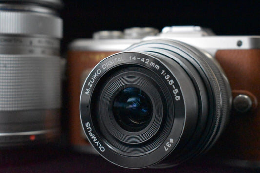 Olympus E-PL8 16.1MP Digital Camera 14-42mm 40-150mm Lens JAPAN [MINT SC6816]357