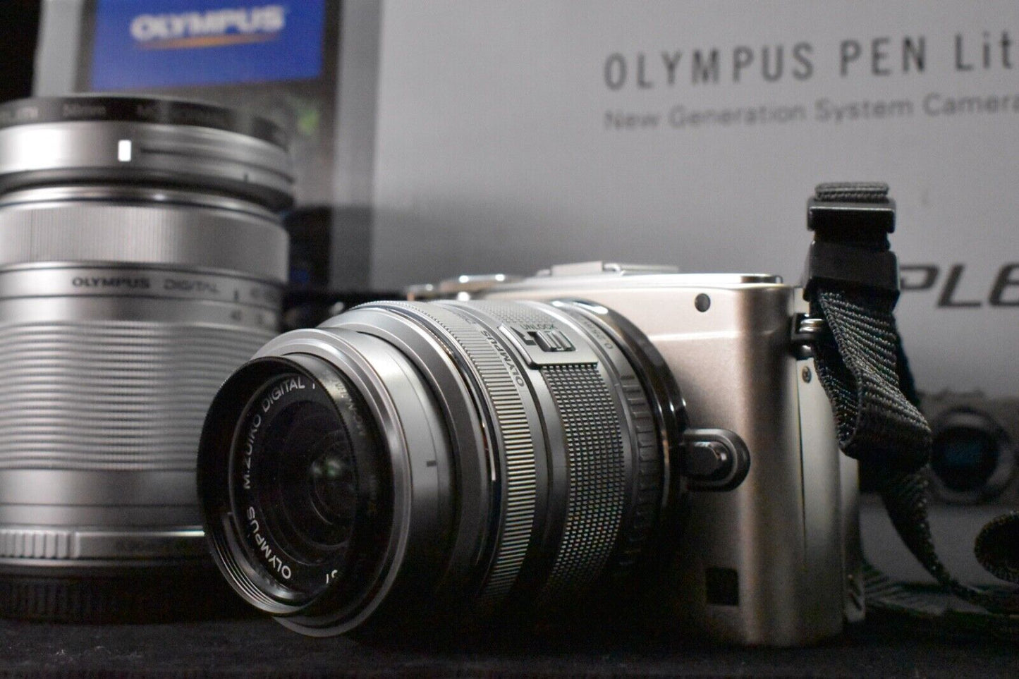 [1 Yr Warranty] Olympus Pen Lite E-PL6 16.0MP Body Silver with 2 Lenses 5833