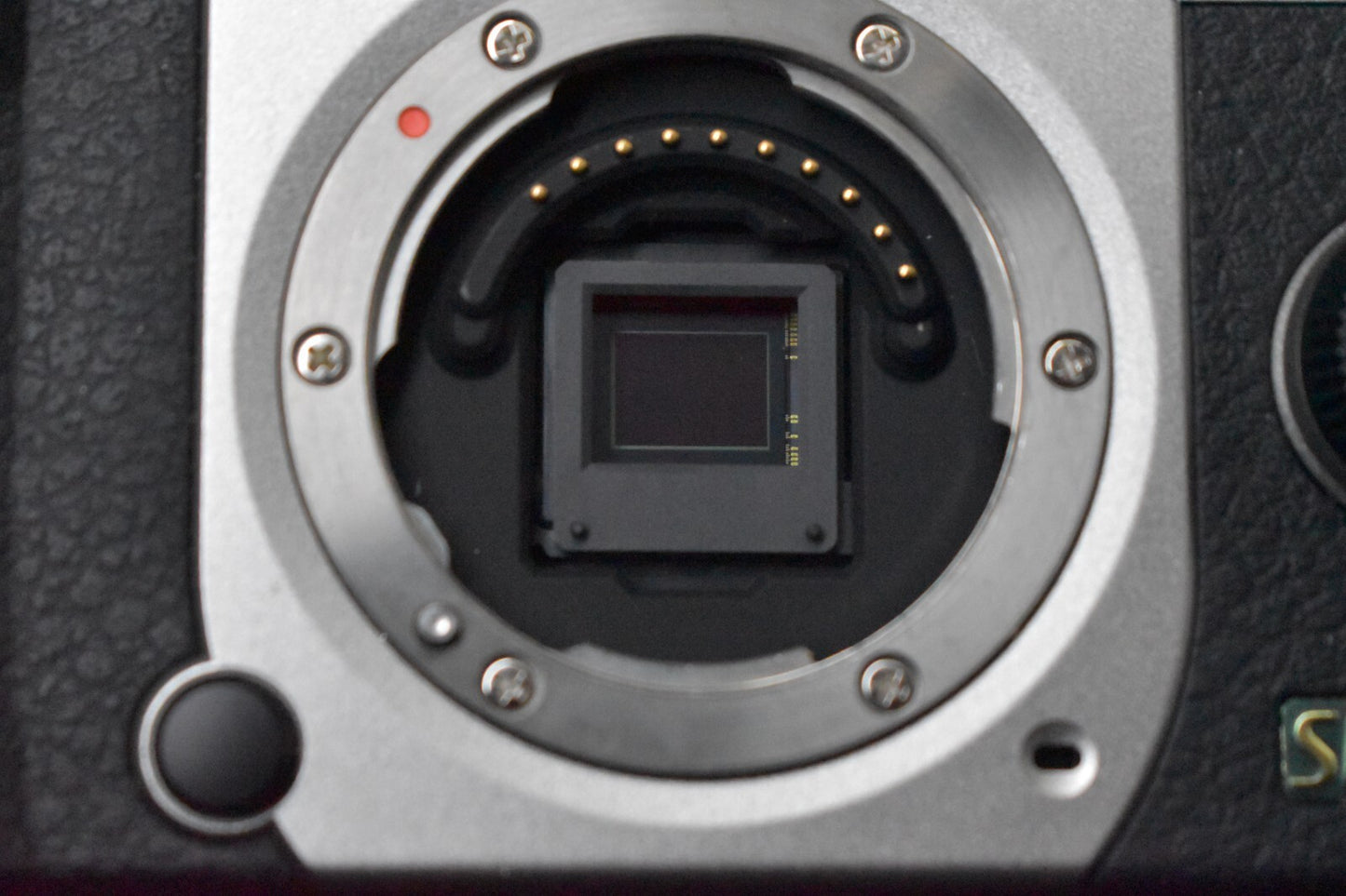 [1 Yr warranty] Pentax Q7 Silver Digital Mirrorless camera with Lens 6285