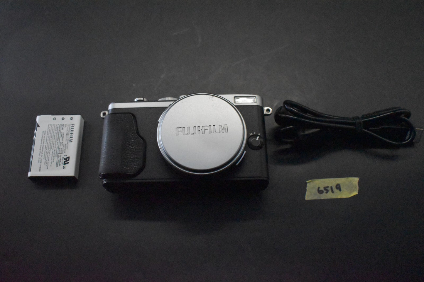 [1 Yr warranty] READ Fujifilm Fuji X70 16.3MP Compact Digital Camera Silver 6519