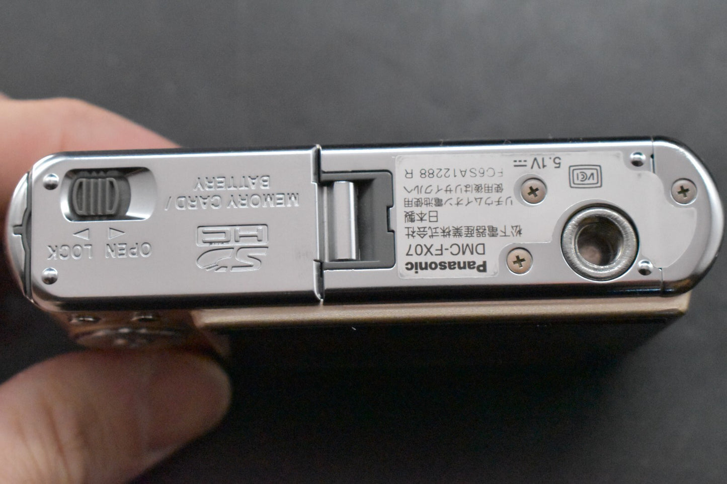 [1 Yr Warranty] Panasonic Lumix DMC-FX07 Compact Digital Camera 7.2MP Gold 6426