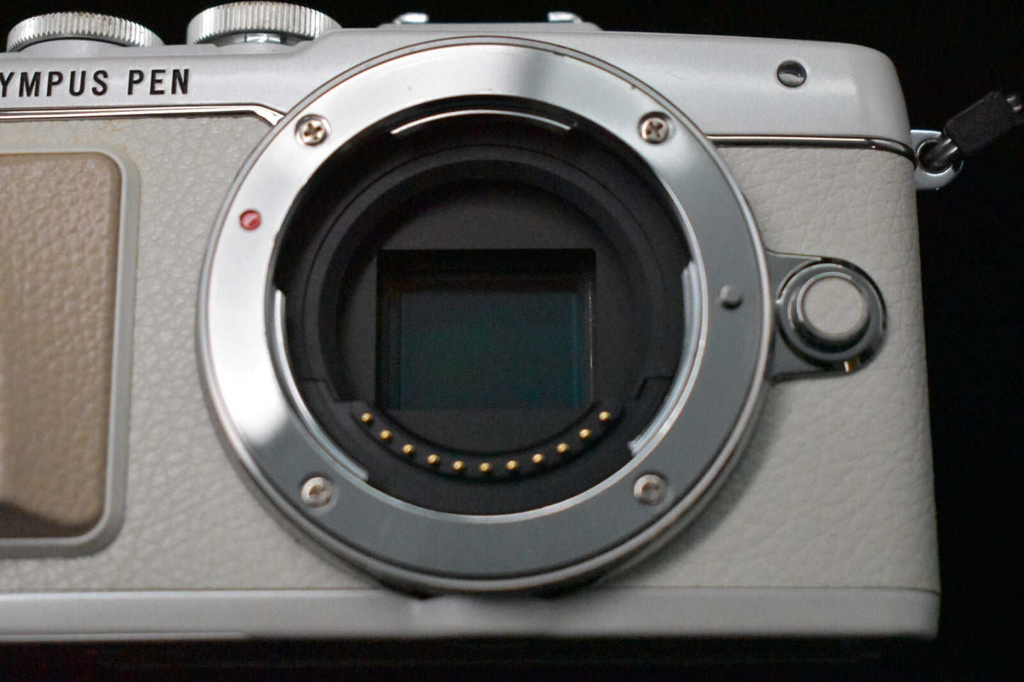 [1 Yr Warranty] Olympus PEN E-PL7 Digital Camera White with 14-42mm Lens 6752