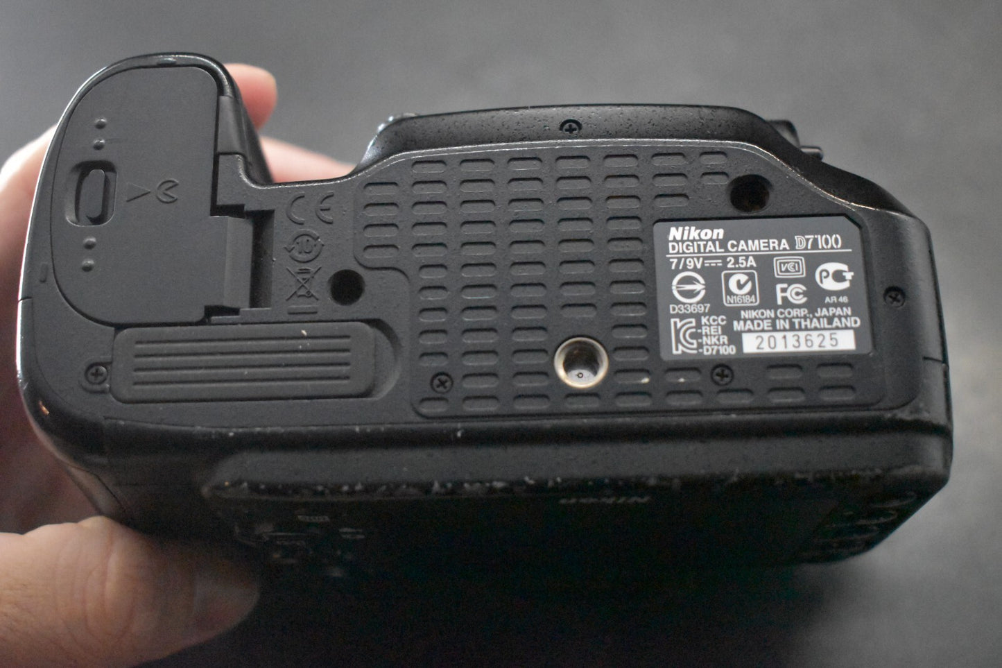 [1 Yr Warranty] Nikon D7100 24.1MP Digital SLR Camera Black Body  6635