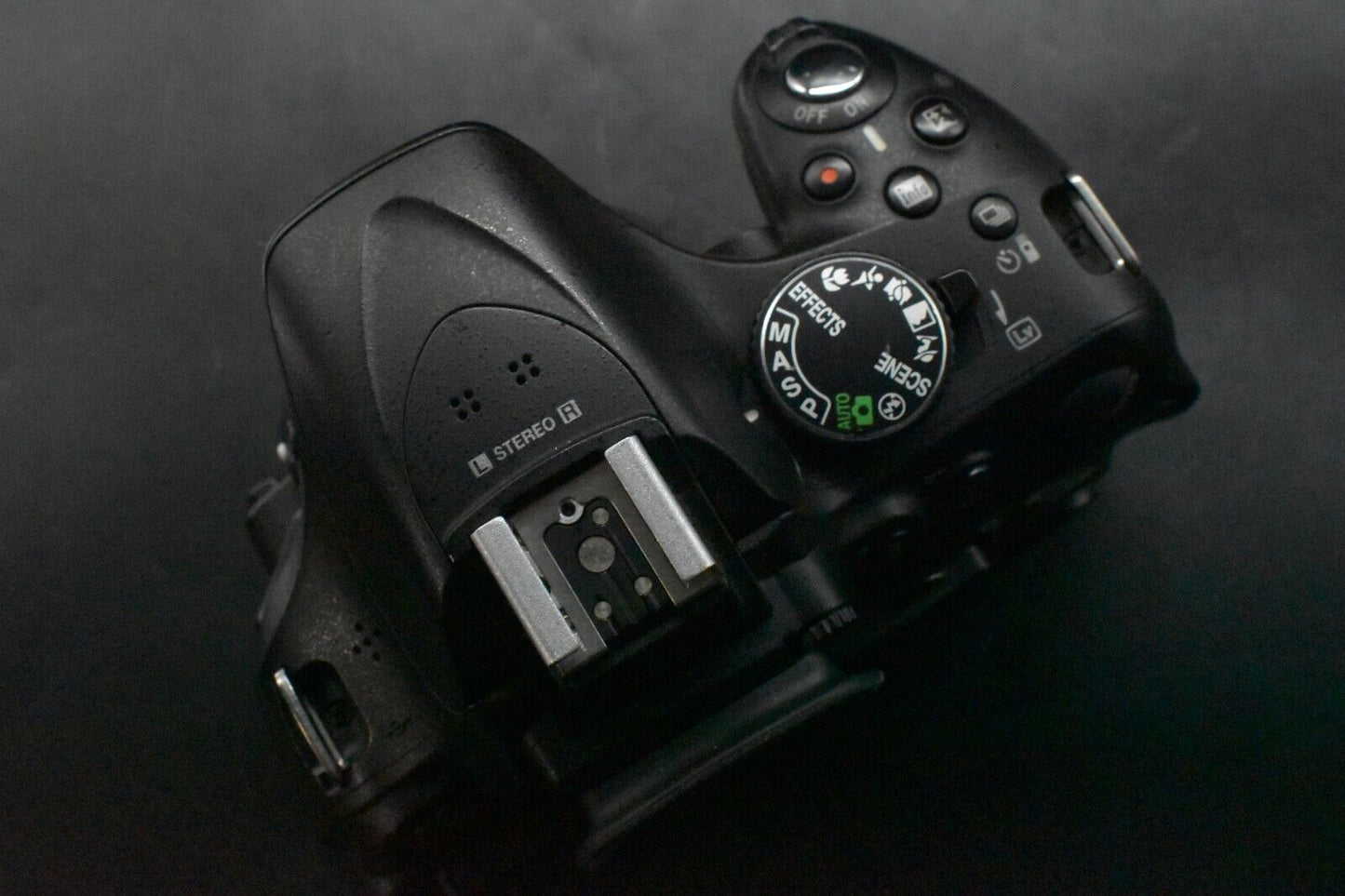 Appareil photo numérique 24,1 mégapixels Nikon D5200 boîtier noir avec 18-55 ...