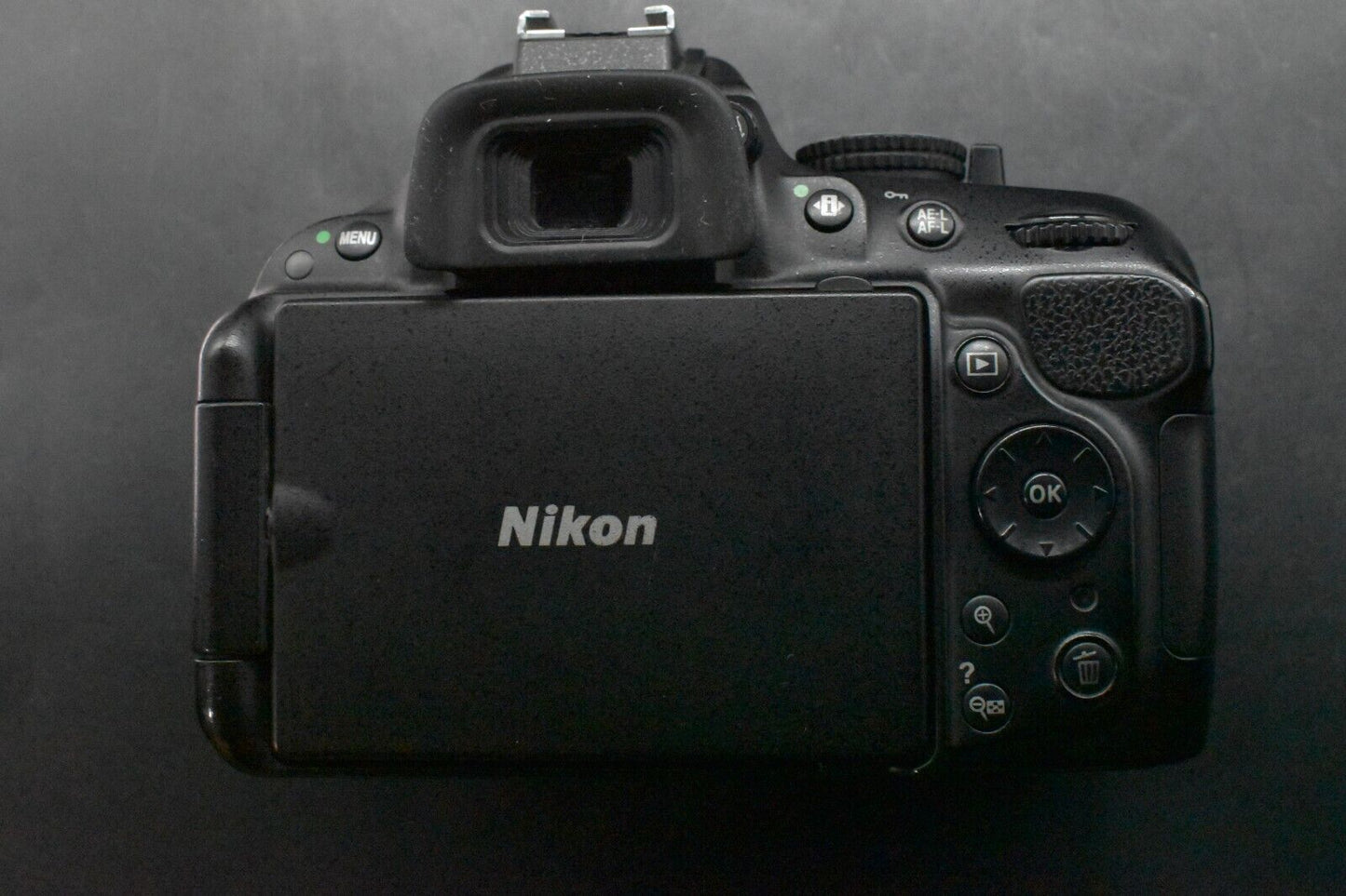 Appareil photo numérique 24,1 mégapixels Nikon D5200 boîtier noir avec 18-55 ...