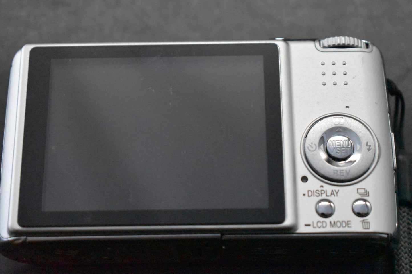 [1 Yr Warranty] Panasonic Lumix DMC-FX07 Compact Digital Camera Silver 6438