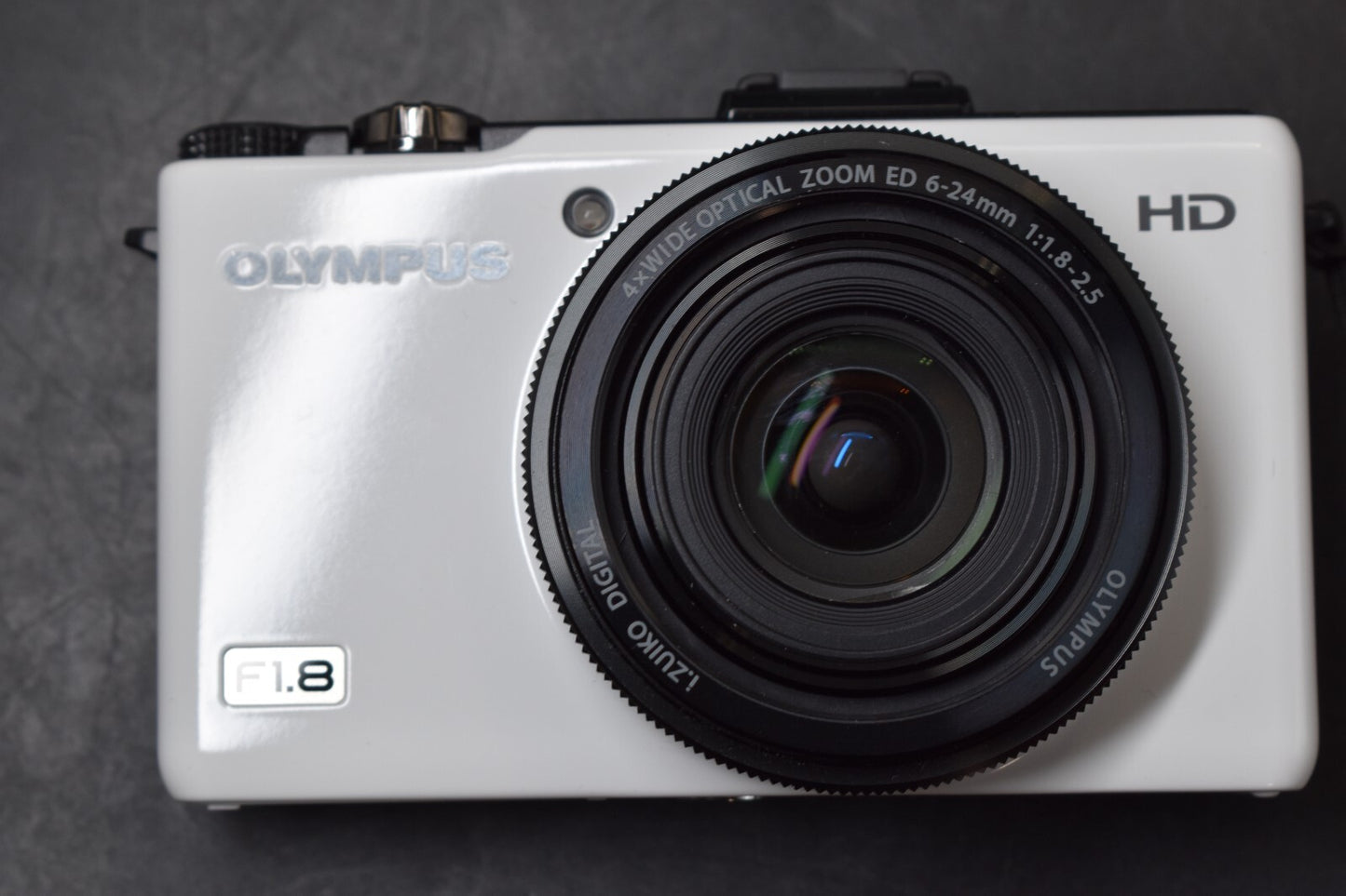 [1 Yr Warranty] Olympus XZ-1 Point and Shoot Digital Camera White 6156