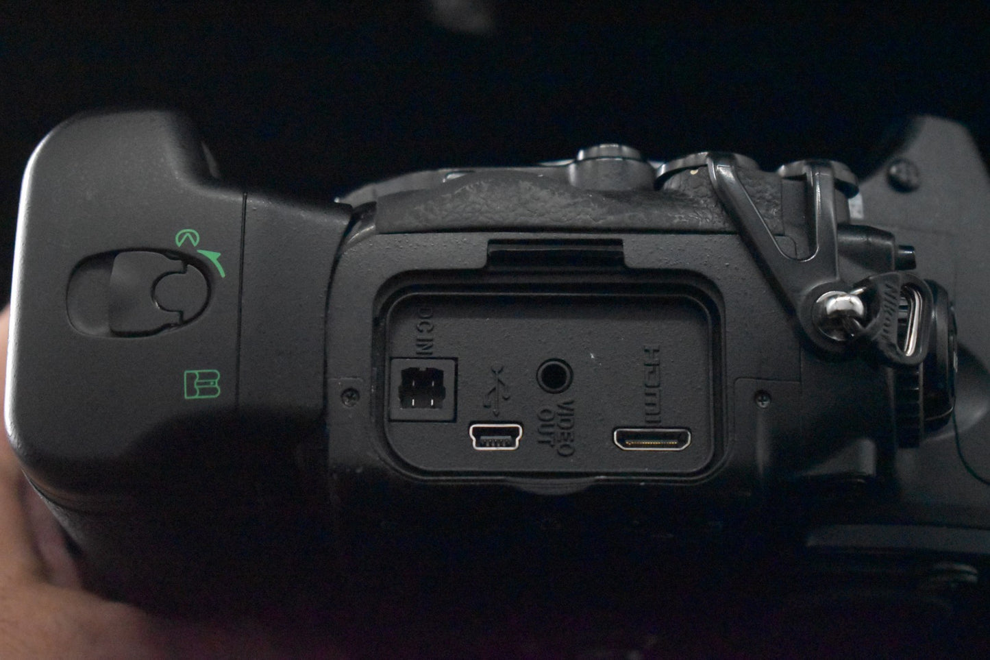 [1 Yr warranty] Nikon D700 12.1 MP DSLR Digital Video Camera Used 7461